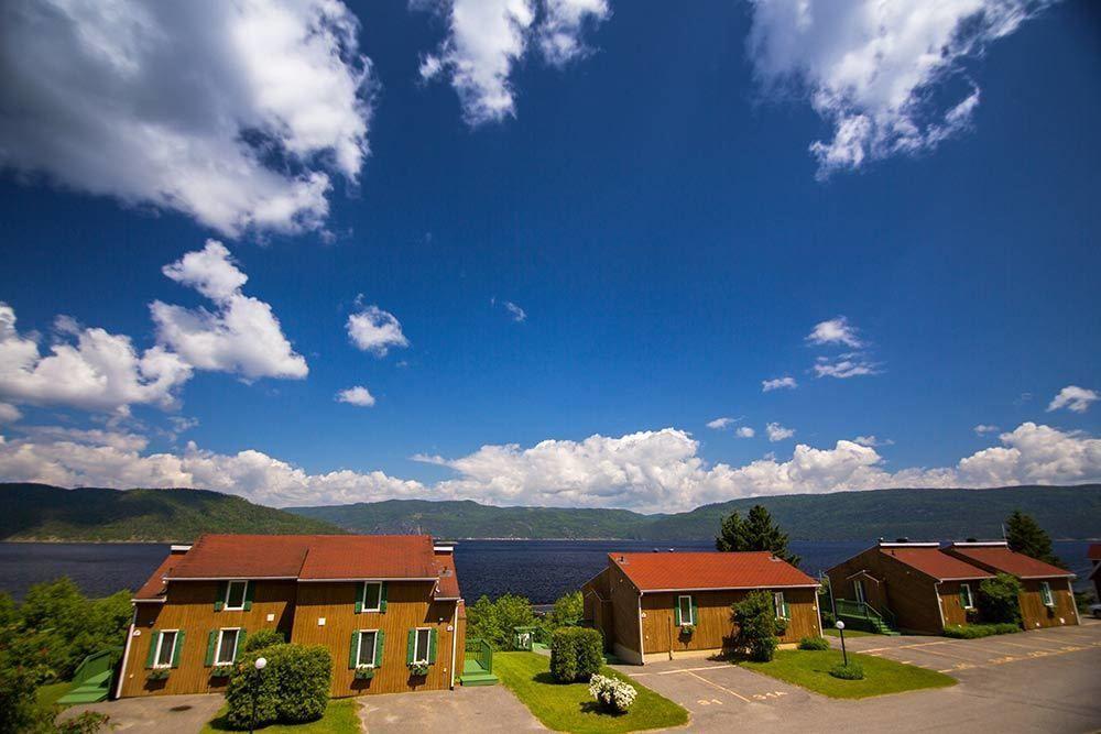 Chalets Condos Sur Le Fjord LʼAnse-Saint-Jean Eksteriør bilde