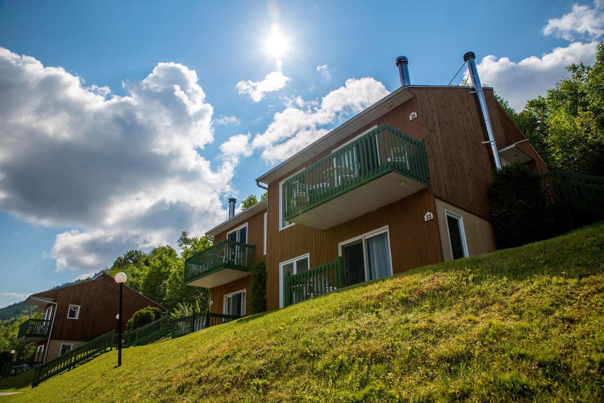 Chalets Condos Sur Le Fjord LʼAnse-Saint-Jean Eksteriør bilde