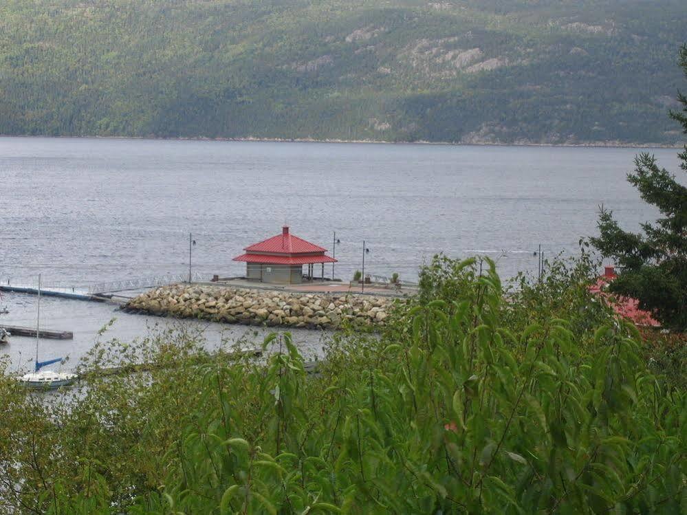 Chalets Condos Sur Le Fjord LʼAnse-Saint-Jean Eksteriør bilde