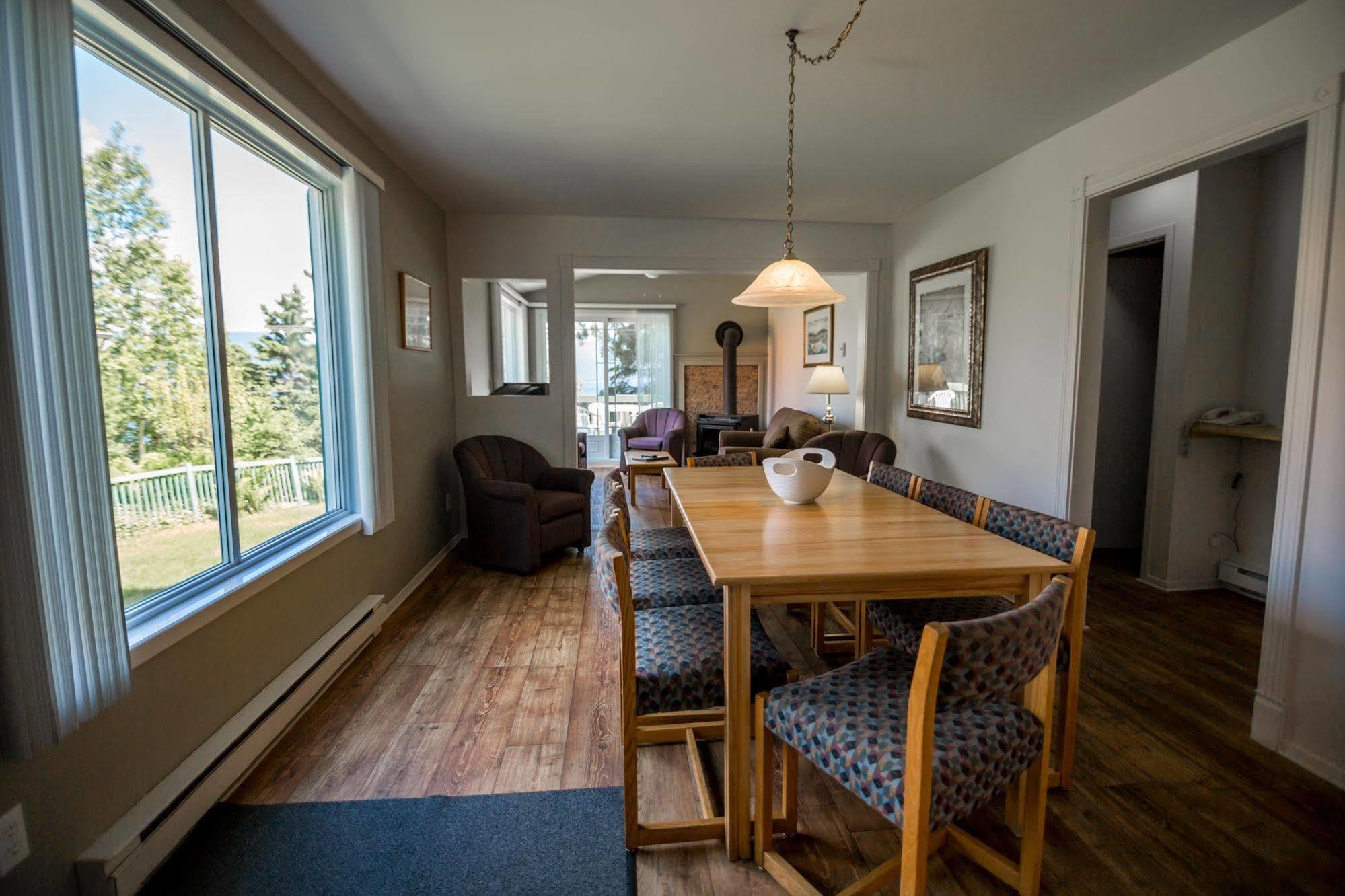 Chalets Condos Sur Le Fjord LʼAnse-Saint-Jean Eksteriør bilde