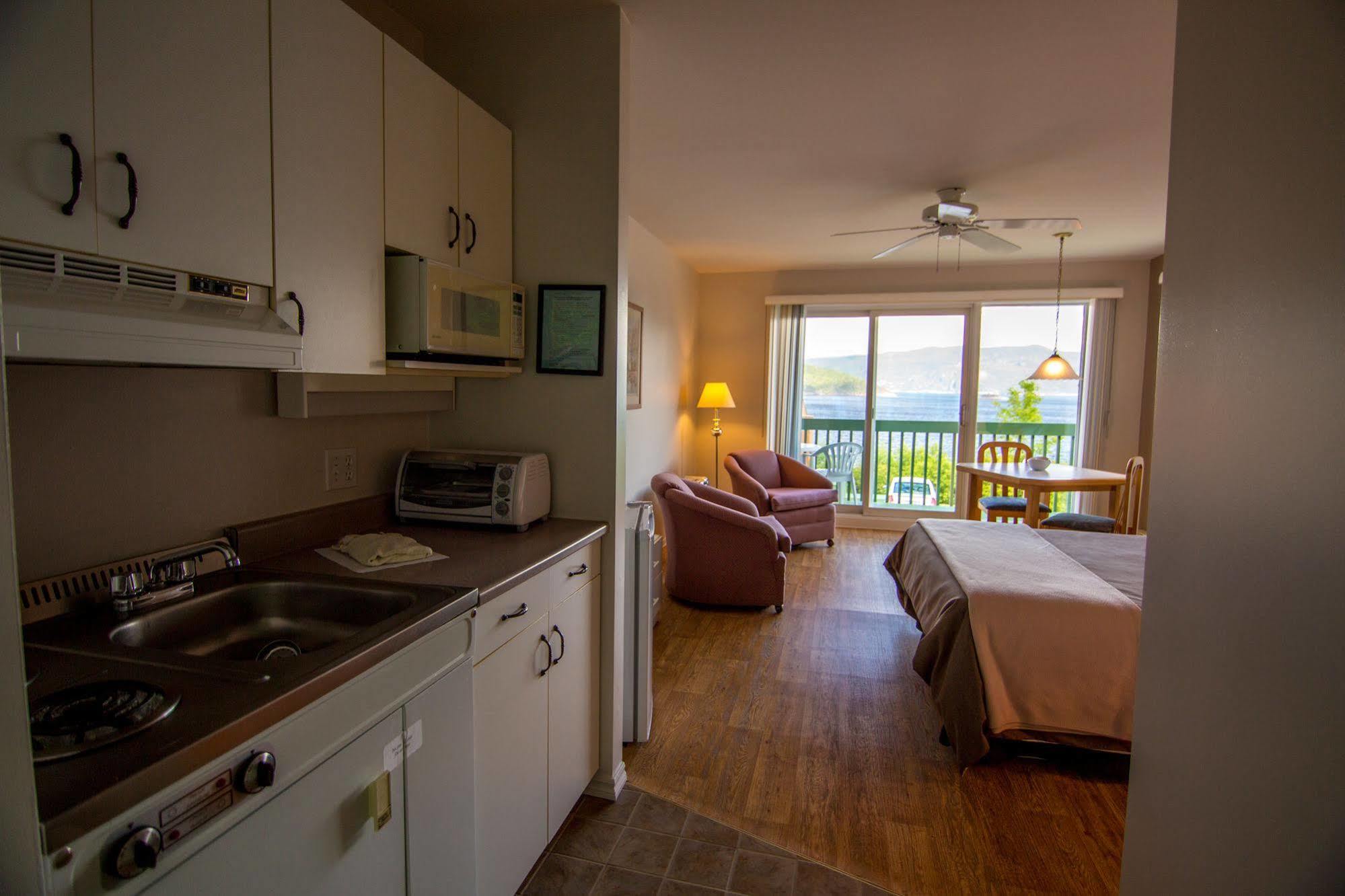 Chalets Condos Sur Le Fjord LʼAnse-Saint-Jean Eksteriør bilde