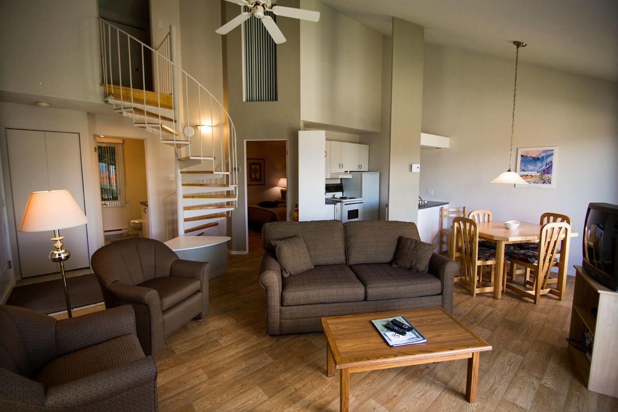 Chalets Condos Sur Le Fjord LʼAnse-Saint-Jean Eksteriør bilde